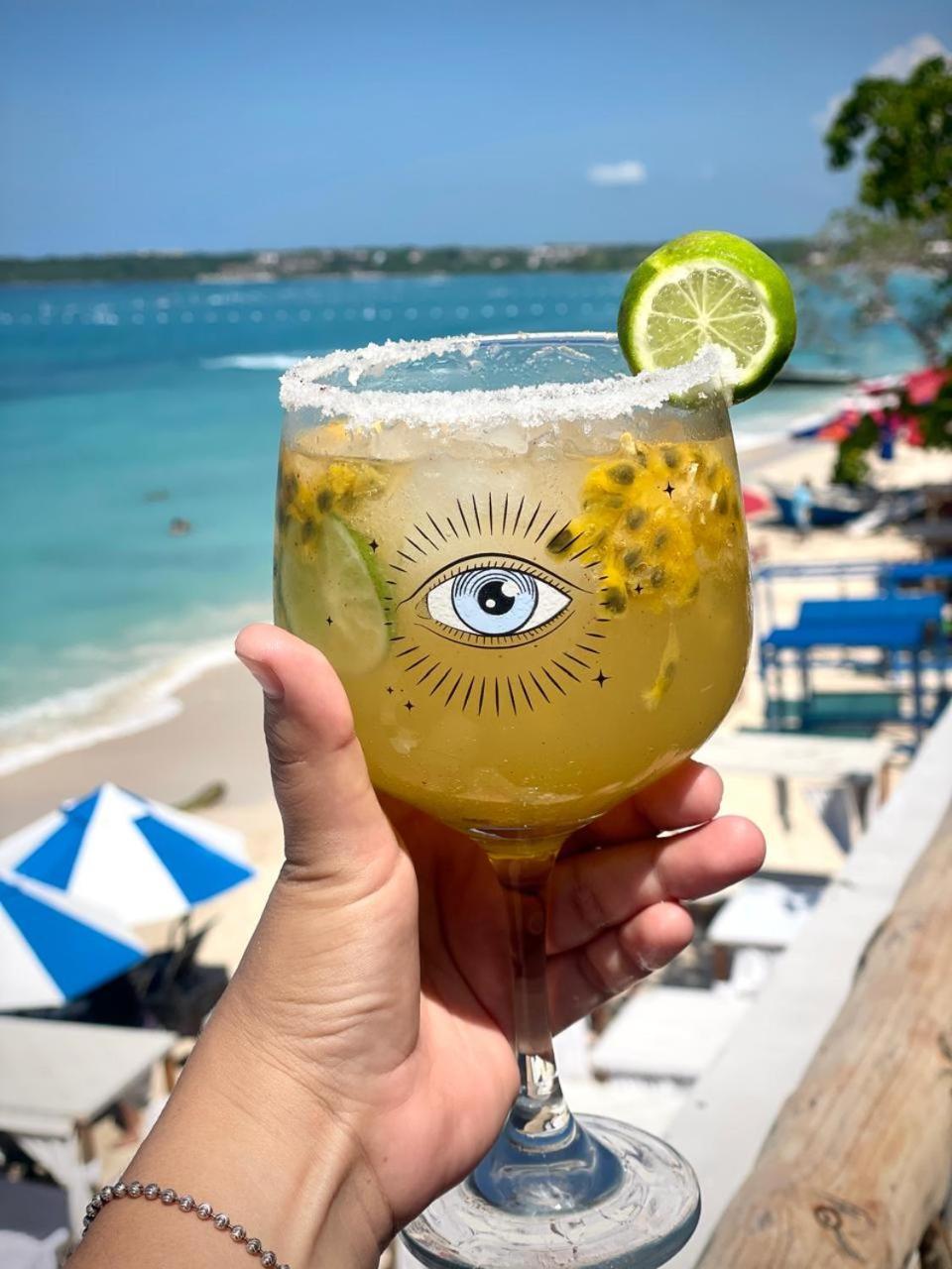 Mandala Beach Club Otel Pendales Dış mekan fotoğraf